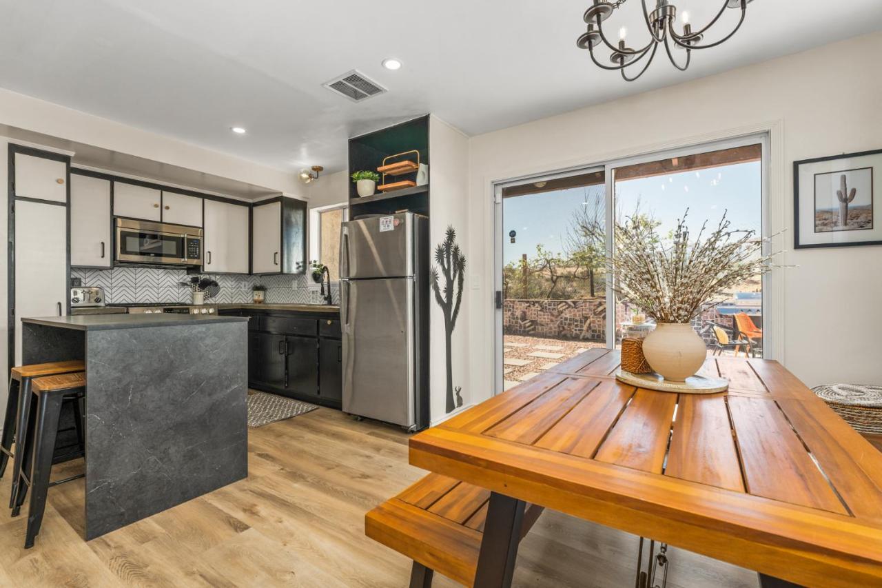 Villa Hot Tub, Games, King Bed, Fire Pit, Bbq Grill, Minutes From National Park And Views Joshua Tree Exterior foto