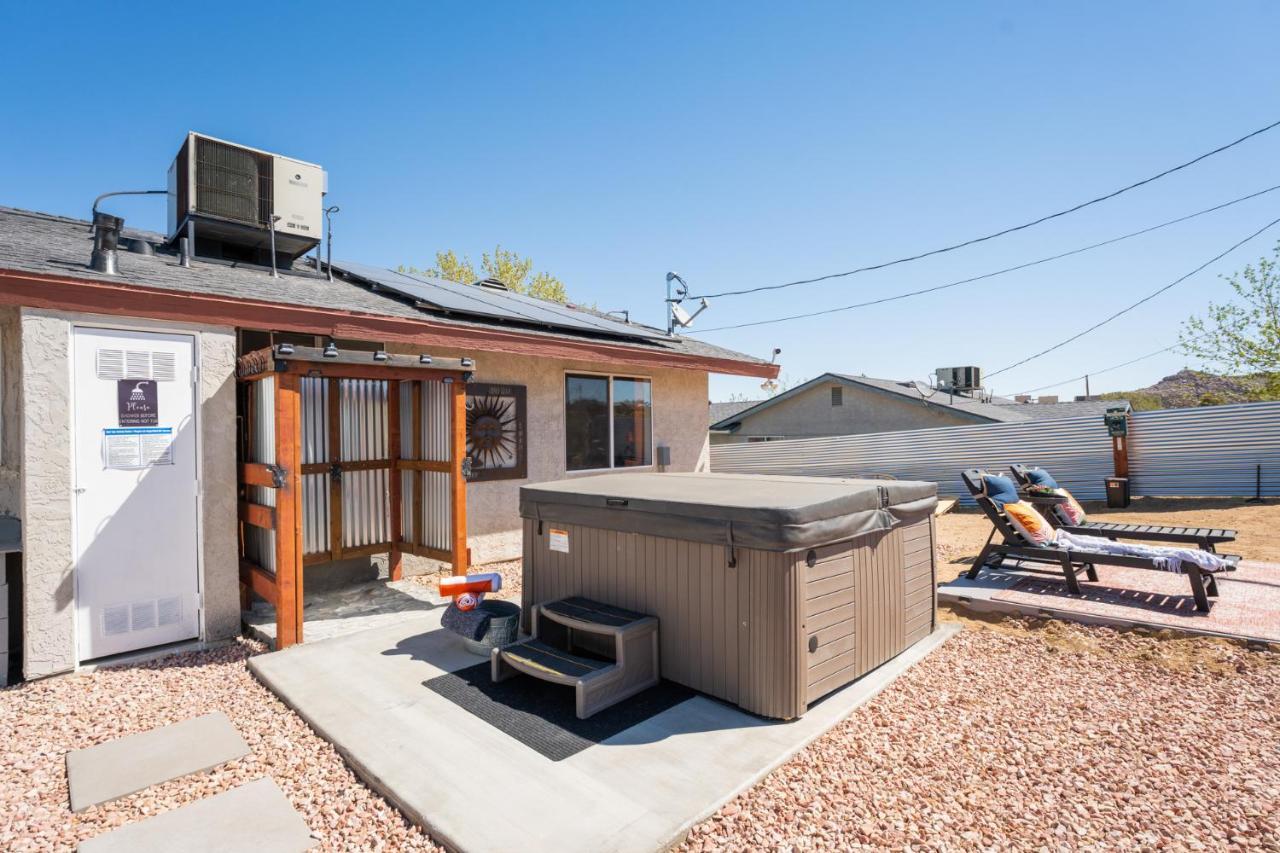 Villa Hot Tub, Games, King Bed, Fire Pit, Bbq Grill, Minutes From National Park And Views Joshua Tree Exterior foto