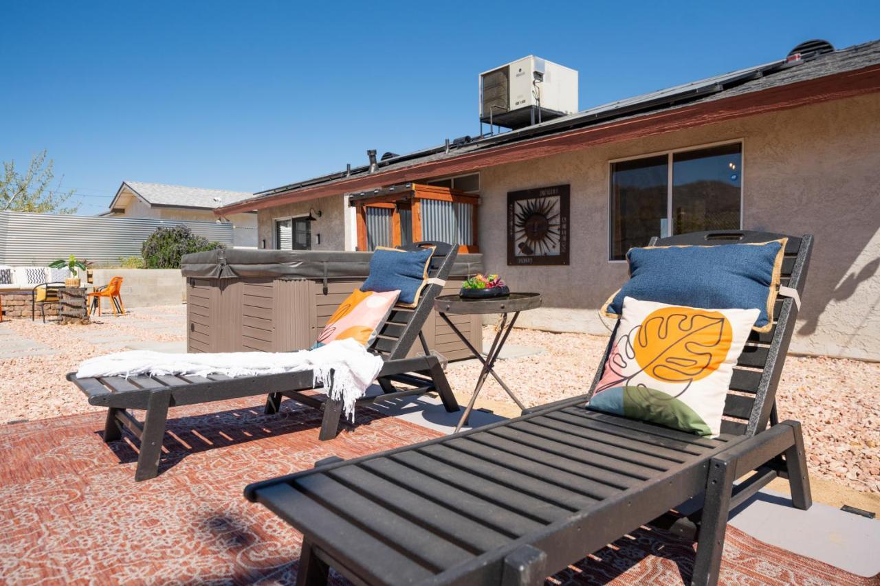 Villa Hot Tub, Games, King Bed, Fire Pit, Bbq Grill, Minutes From National Park And Views Joshua Tree Exterior foto